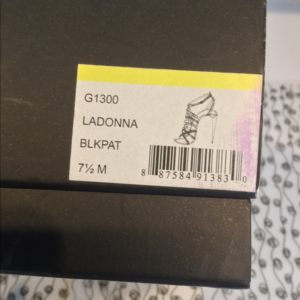 L. A. M. B. Ladonna Sandals Size 7 1/2 Black NIB - Picture 10 of 12